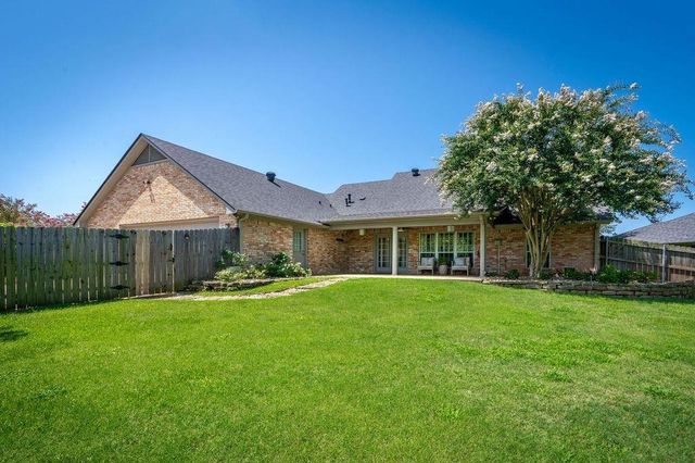 510 Creekside Dr, Marshall, TX 75672