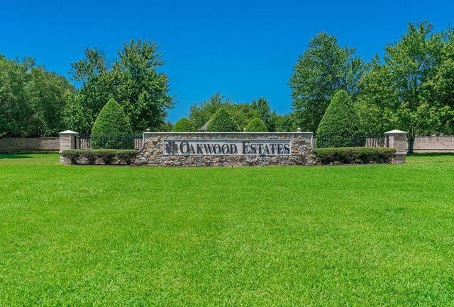 510 Creekside Dr, Marshall, TX 75672