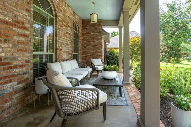 510 Creekside Dr, Marshall, TX 75672