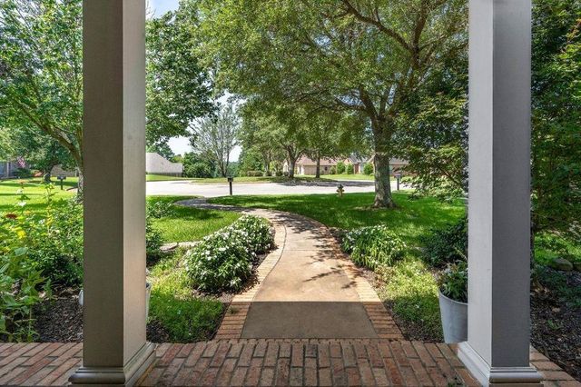 510 Creekside Dr, Marshall, TX 75672