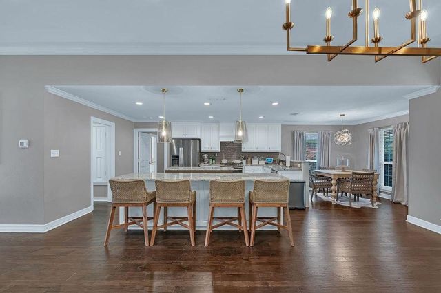 510 Creekside Dr, Marshall, TX 75672