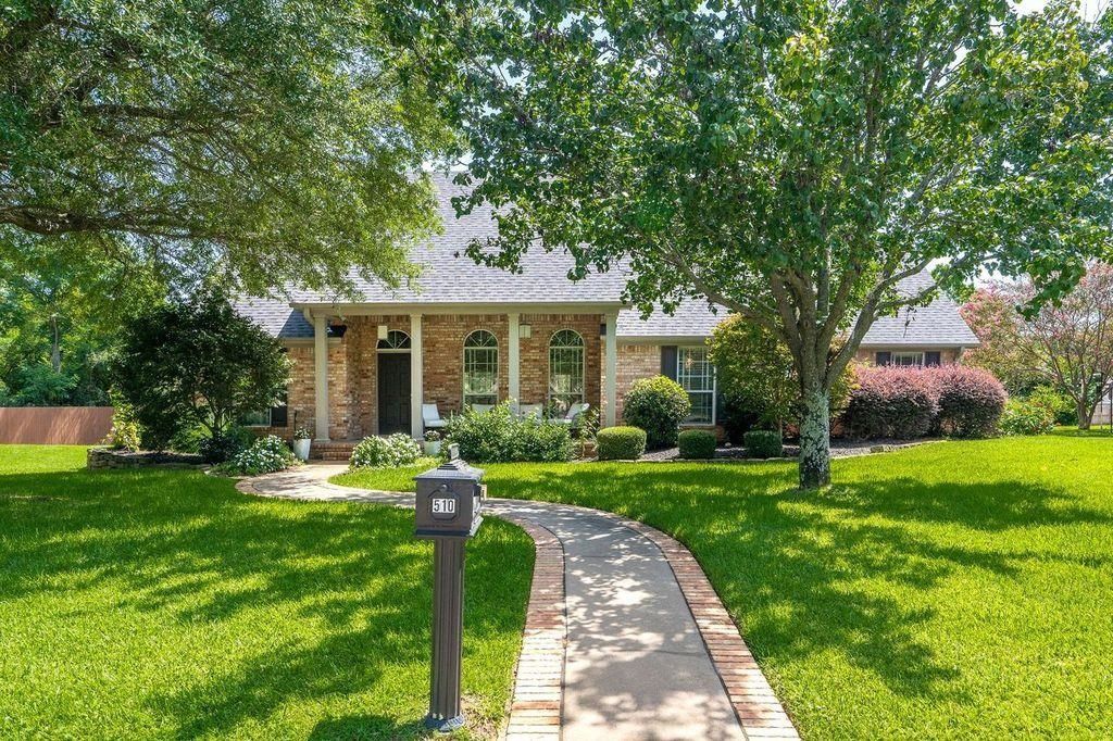 510 Creekside Dr, Marshall, TX 75672