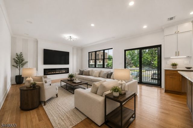 298 Main St D, Millburn Twp., NJ 07041