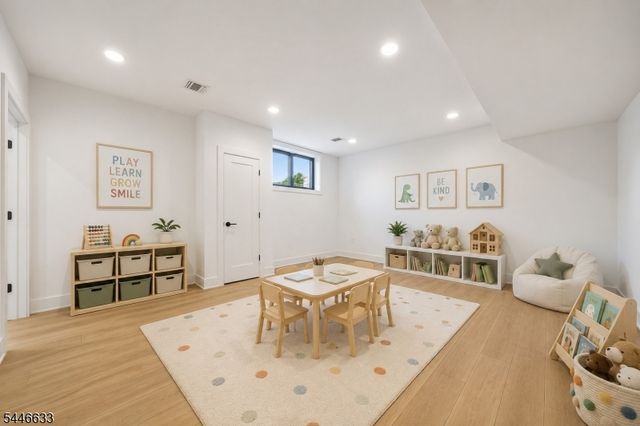 298 Main St D, Millburn Twp., NJ 07041