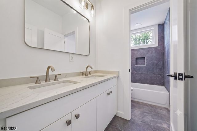 298 Main St D, Millburn Twp., NJ 07041
