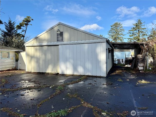 1323 S Montesano St, Westport, WA 98595