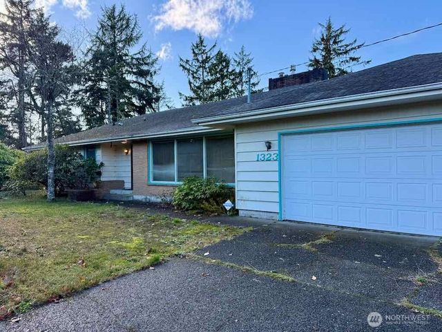 1323 S Montesano St, Westport, WA 98595