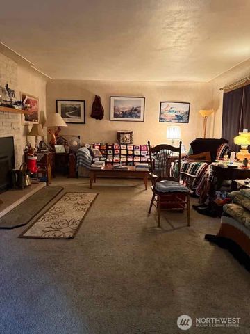 1323 S Montesano St, Westport, WA 98595