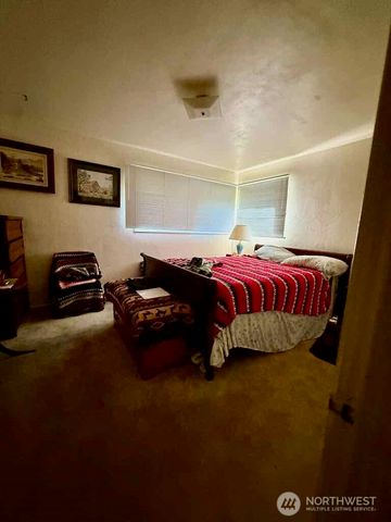 1323 S Montesano St, Westport, WA 98595