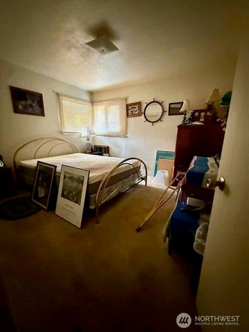 1323 S Montesano St, Westport, WA 98595