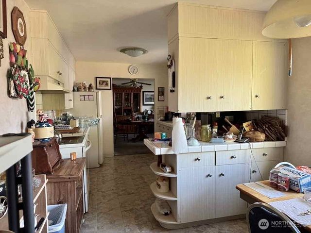 1323 S Montesano St, Westport, WA 98595