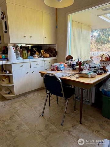 1323 S Montesano St, Westport, WA 98595