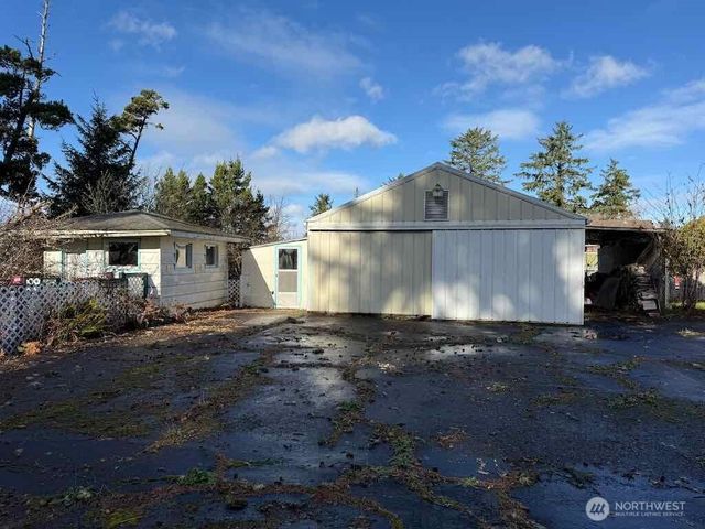 1323 S Montesano St, Westport, WA 98595