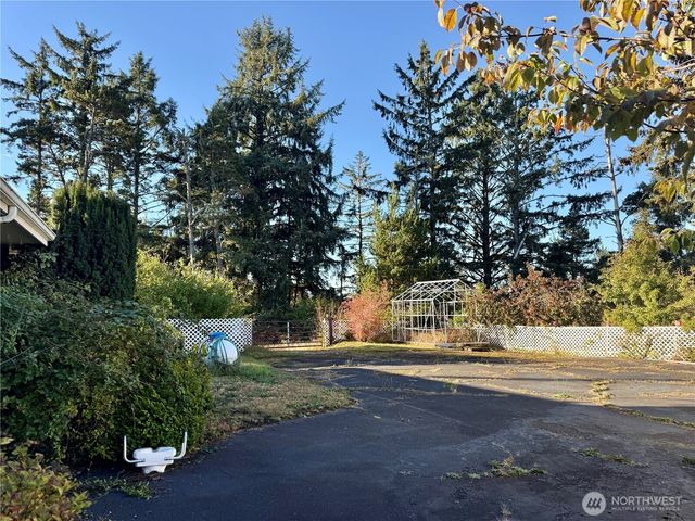 1323 S Montesano St, Westport, WA 98595