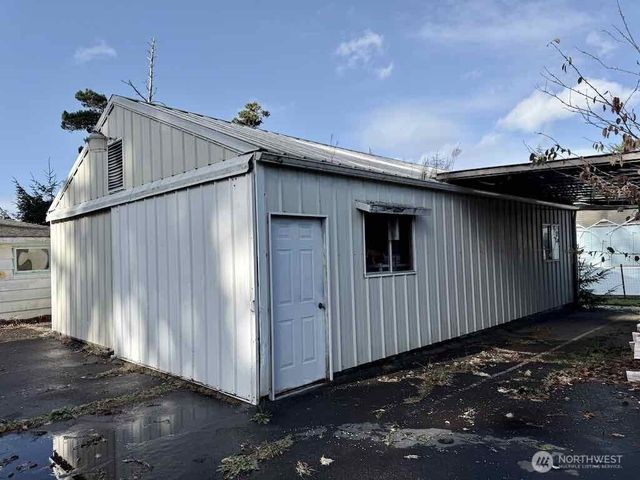 1323 S Montesano St, Westport, WA 98595