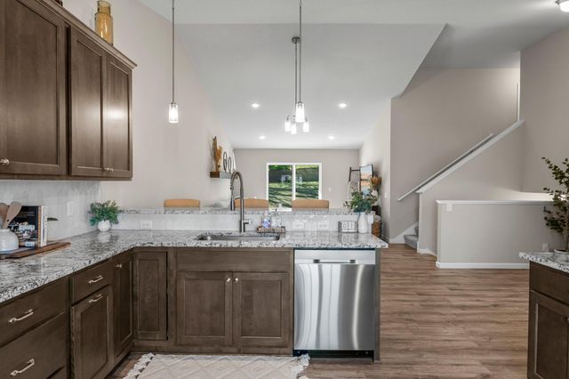 5928 Upper 179th St W, Lakeville, MN 55044