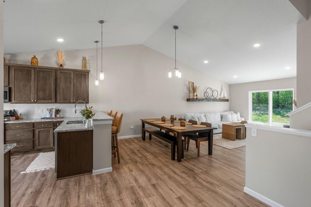5928 Upper 179th St W, Lakeville, MN 55044