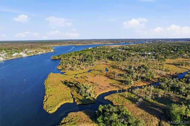 2877 N Rivers Edge Boulevard, Crystal River, FL 34429