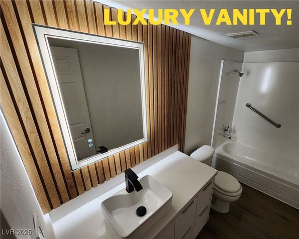 4981 River Glen Drive 63, Las Vegas, NV 89103