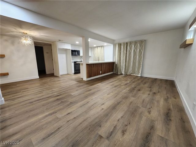 4981 River Glen Drive 63, Las Vegas, NV 89103