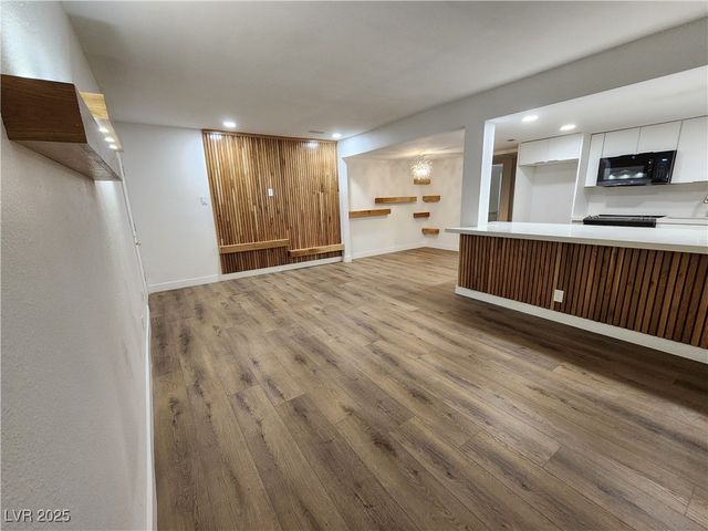 4981 River Glen Drive 63, Las Vegas, NV 89103