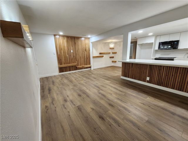 4981 River Glen Drive 63, Las Vegas, NV 89103