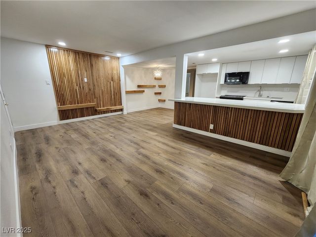 4981 River Glen Drive 63, Las Vegas, NV 89103