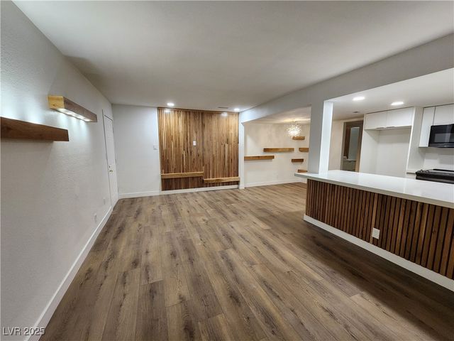 4981 River Glen Drive 63, Las Vegas, NV 89103