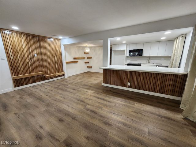 4981 River Glen Drive 63, Las Vegas, NV 89103