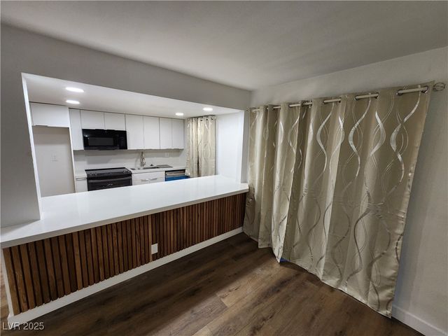 4981 River Glen Drive 63, Las Vegas, NV 89103