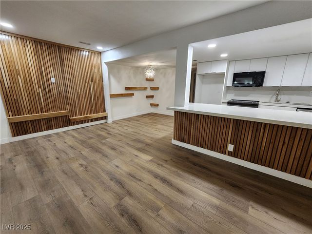 4981 River Glen Drive 63, Las Vegas, NV 89103