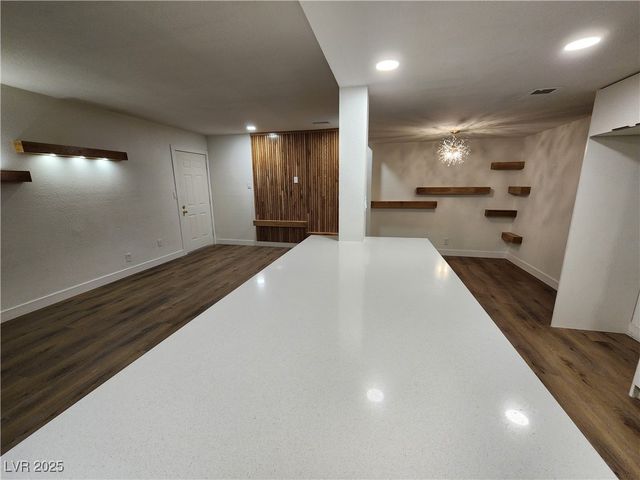 4981 River Glen Drive 63, Las Vegas, NV 89103