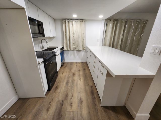 4981 River Glen Drive 63, Las Vegas, NV 89103