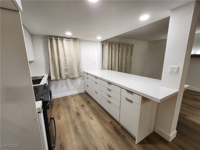 4981 River Glen Drive 63, Las Vegas, NV 89103