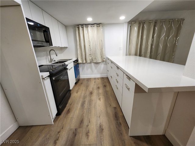 4981 River Glen Drive 63, Las Vegas, NV 89103