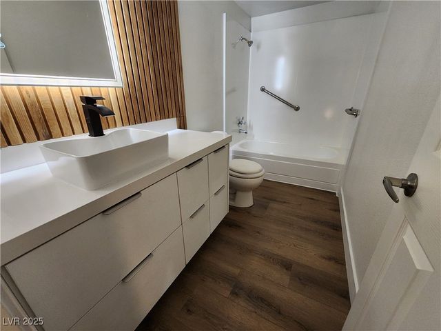 4981 River Glen Drive 63, Las Vegas, NV 89103