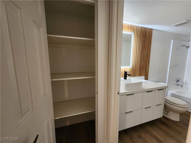 4981 River Glen Drive 63, Las Vegas, NV 89103