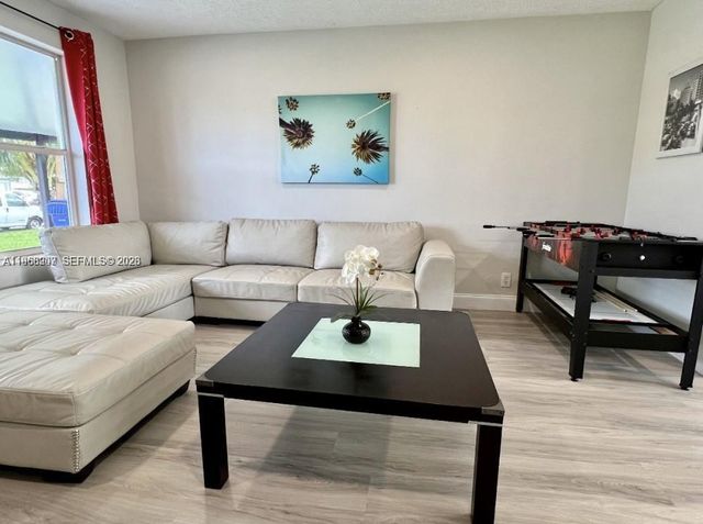 2841 SW 4th Ct, Fort Lauderdale, FL 33312