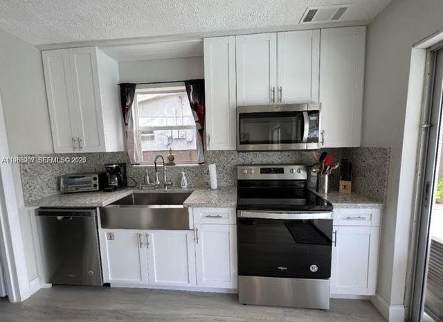 2841 SW 4th Ct, Fort Lauderdale, FL 33312