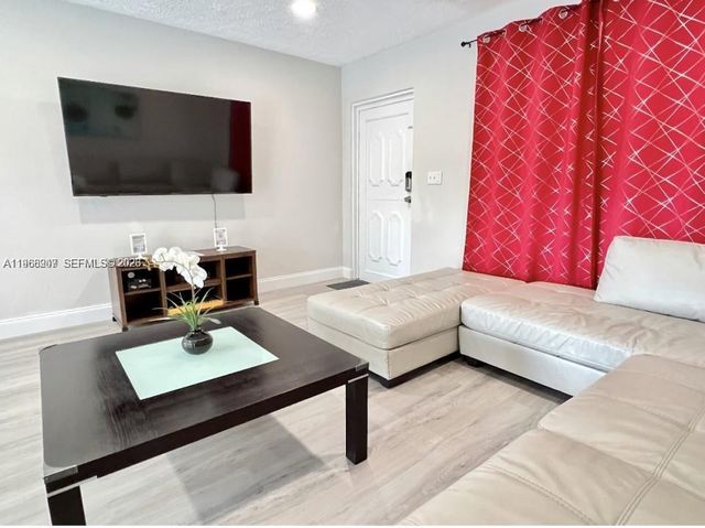 2841 SW 4th Ct, Fort Lauderdale, FL 33312