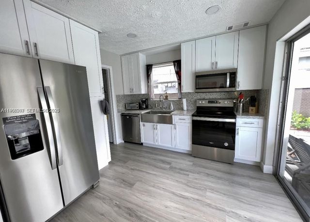 2841 SW 4th Ct, Fort Lauderdale, FL 33312