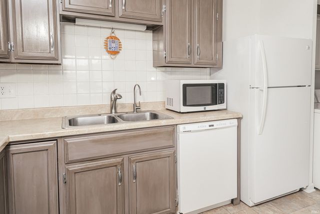 1130 E Carnaby Street, Bloomington, IN 47401