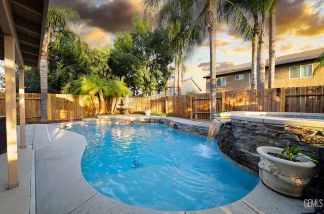 12307 Great Country Drive, Bakersfield, CA 93312