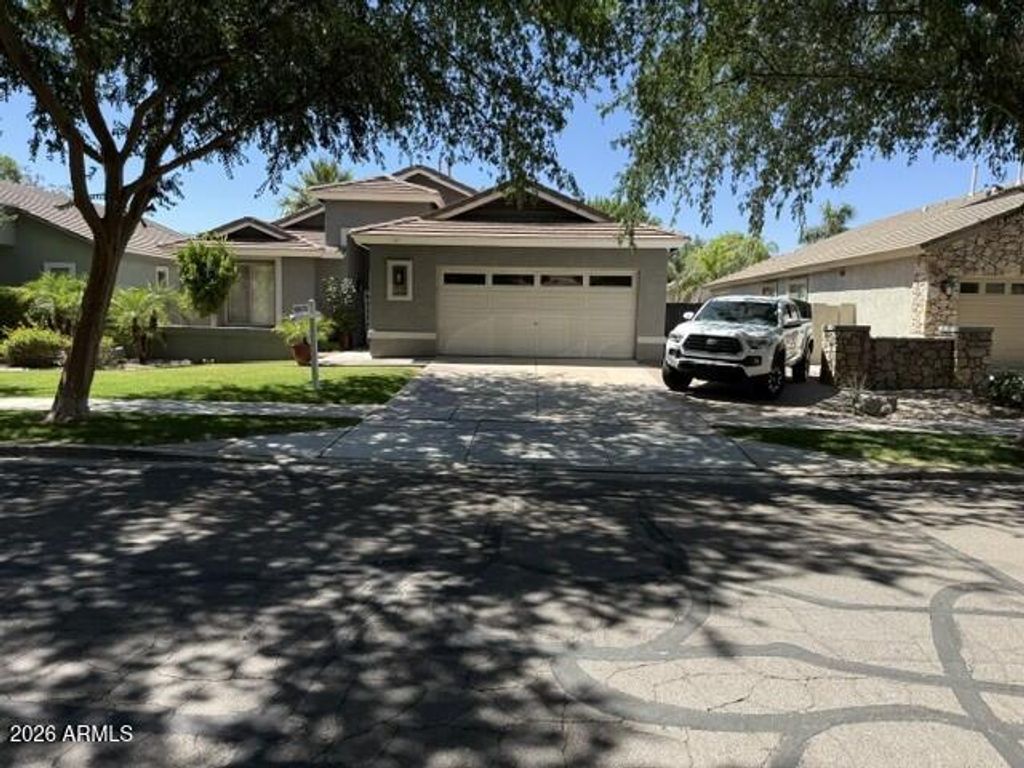 3341 E LEXINGTON Court, Gilbert, AZ 85234