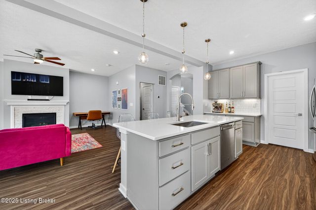 15940 Long Meadow Way, Louisville, KY 40245