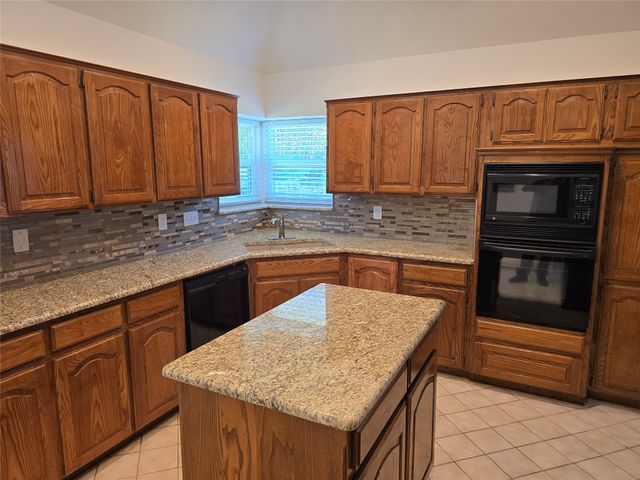 2954 Woodland Hills Drive, Grapevine, TX 76051