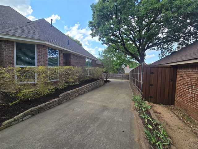 2954 Woodland Hills Drive, Grapevine, TX 76051