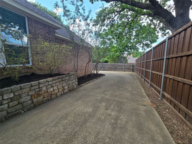 2954 Woodland Hills Drive, Grapevine, TX 76051
