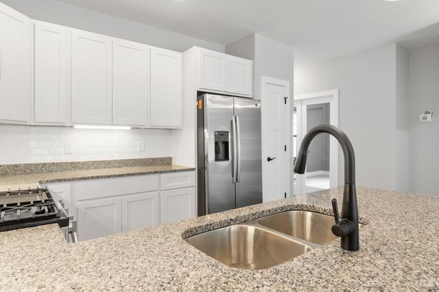 134 Ashley Court, Brooklyn, MI 49230