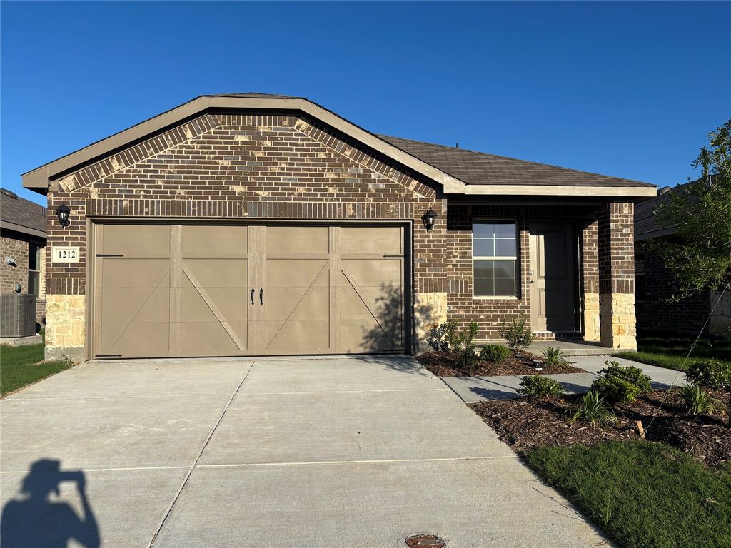 1212 Olivewood Place, Crandall, TX 75114